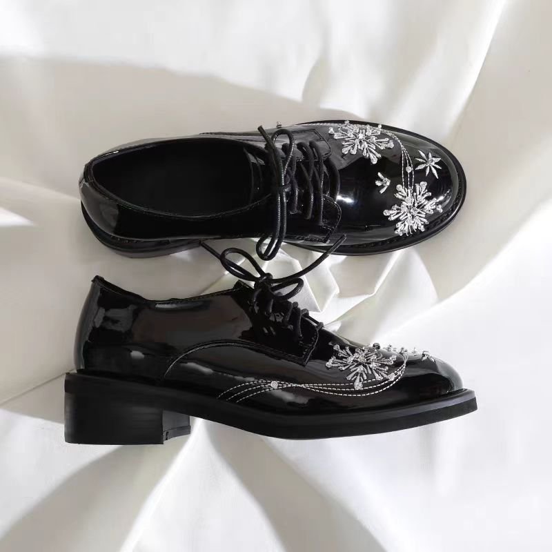 Derby patent leather shoes with flakes embroidery  #S011